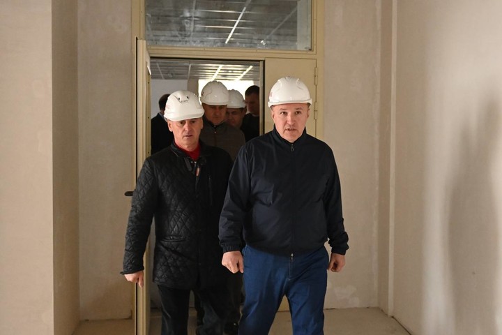 Глава Адыгеи оценил ход строительства школы в Яблоновском пресс-служба главы Адыгеи