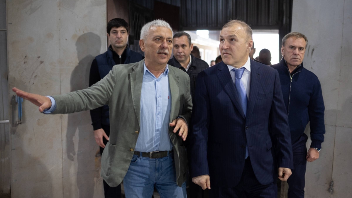 Глава Адыгеи посетил ведущее предприятие региона по производству тротуарной плитки пресс-служба главы Адыгеи