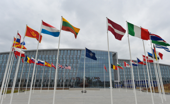 Украина является лишь ареной противостояния Запада с Россией на фоне дефицита ресурсов Украина является лишь ареной противостояния Запада с Россией на фоне дефицита ресурсов