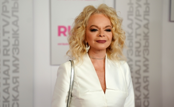 Чес Долиной и звезды на фронте для бойцов - два полюса шоу-бизнеса в тяжелое военное время России Чес Долиной и звезды на фронте для бойцов - два полюса шоу-бизнеса в тяжелое военное время России