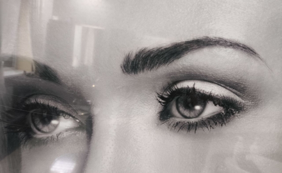 Эта румяна скрывает темные круги под глазами: японский приём — новый тренд в макияже Эта румяна скрывает темные круги под глазами: японский приём — новый тренд в макияже