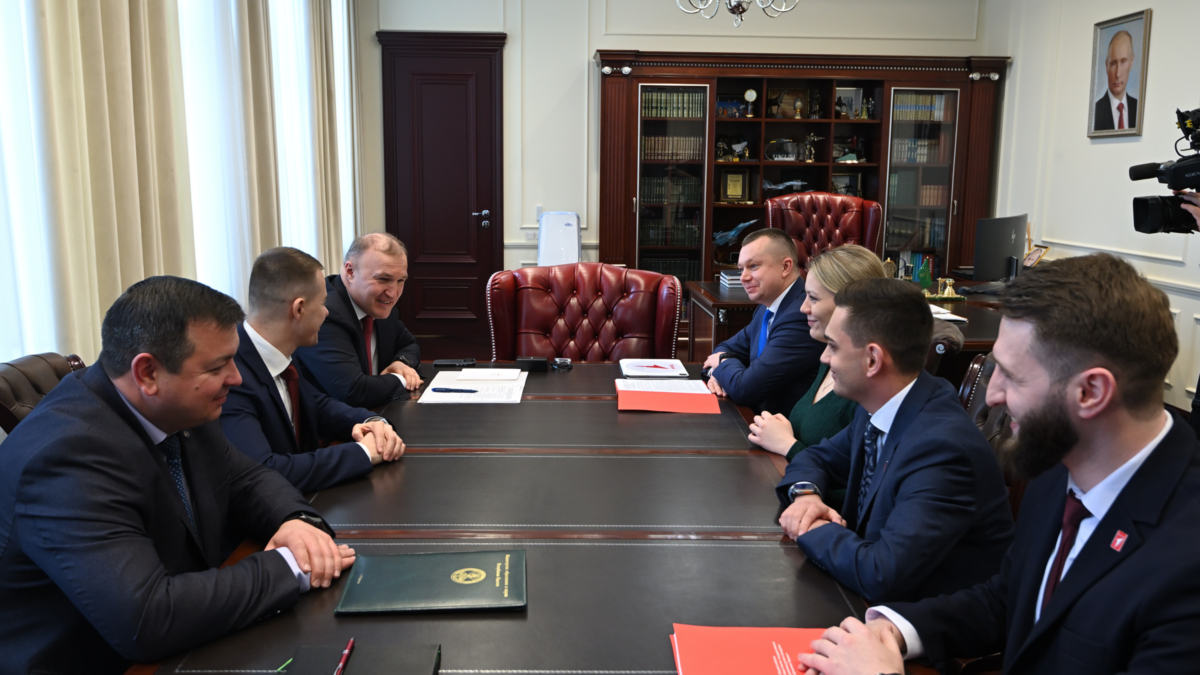 В Адыгее обсудили реализацию молодежной политики пресс-служба главы РА