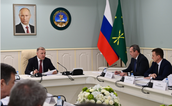 Глава Адыгеи поставил задачу по озеленению Майкопа Глава Адыгеи поставил задачу по озеленению Майкопа