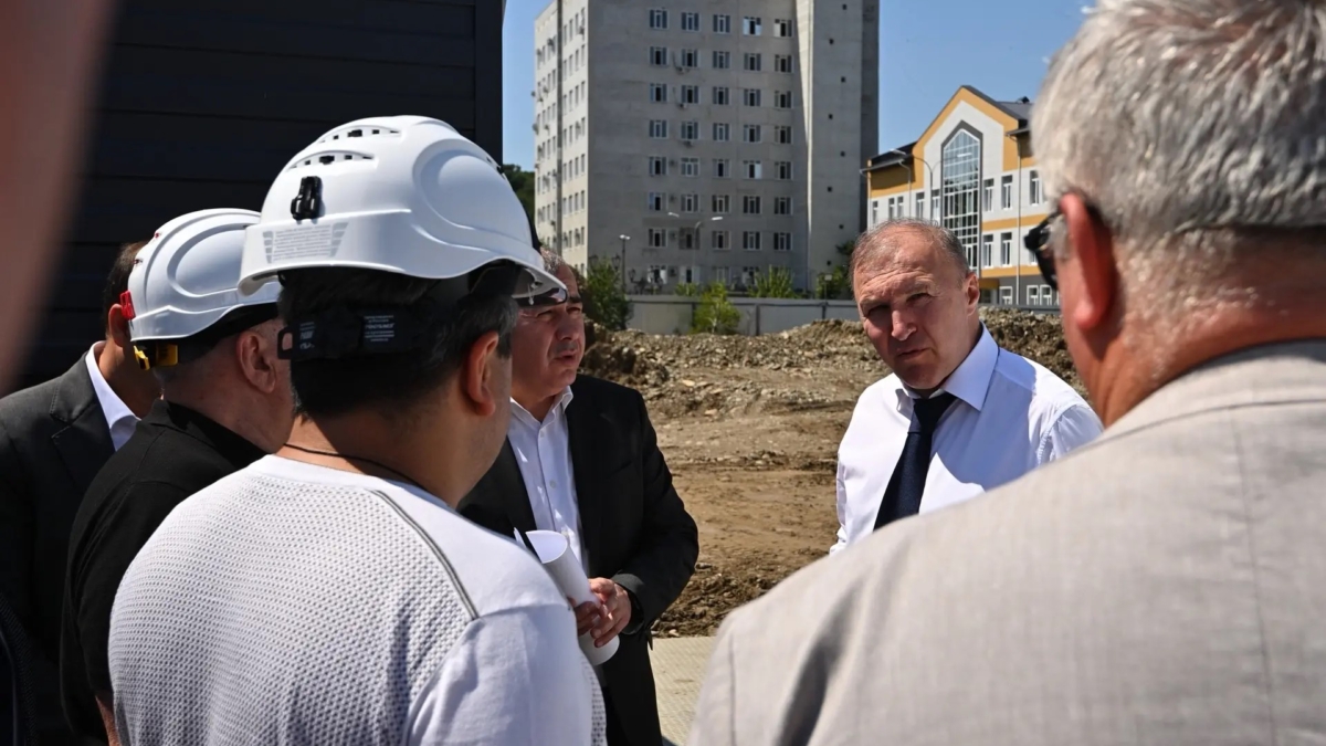 Глава Адыгеи оценил ход строительства медучреждений в регионе пресс-служба главы РА