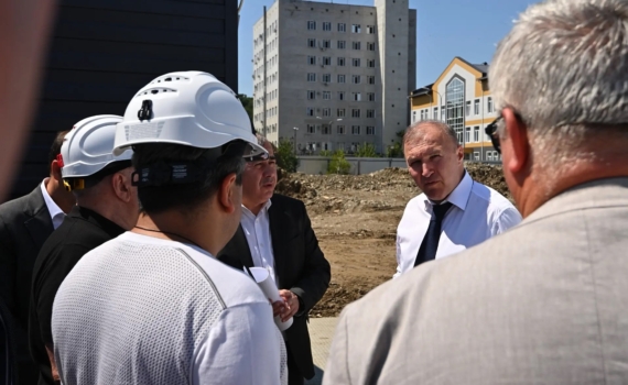 Глава Адыгеи оценил ход строительства медучреждений в регионе Глава Адыгеи оценил ход строительства медучреждений в регионе
