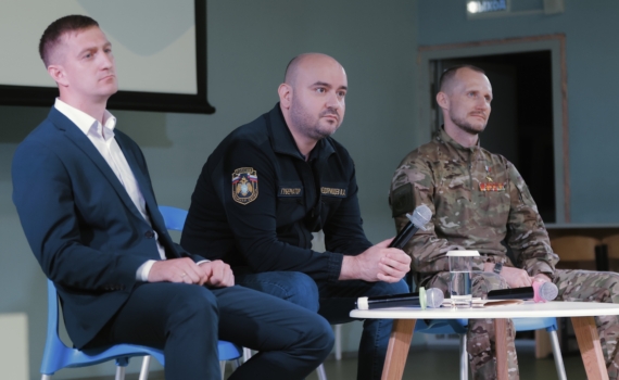 Вячеслав Федорищев провел встречу с воспитанниками областного военно-патриотического лагеря «Сердце Волжанина» Вячеслав Федорищев провел встречу с воспитанниками областного военно-патриотического лагеря «Сердце Волжанина»